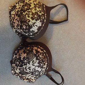 Victoria’s secret padded bra size 34DD. Very sexy